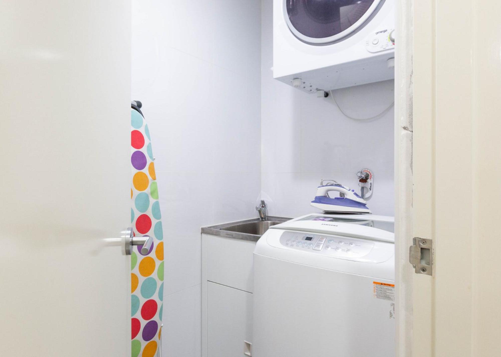 Spacious Two-bedroom Near Hospital Apartment *