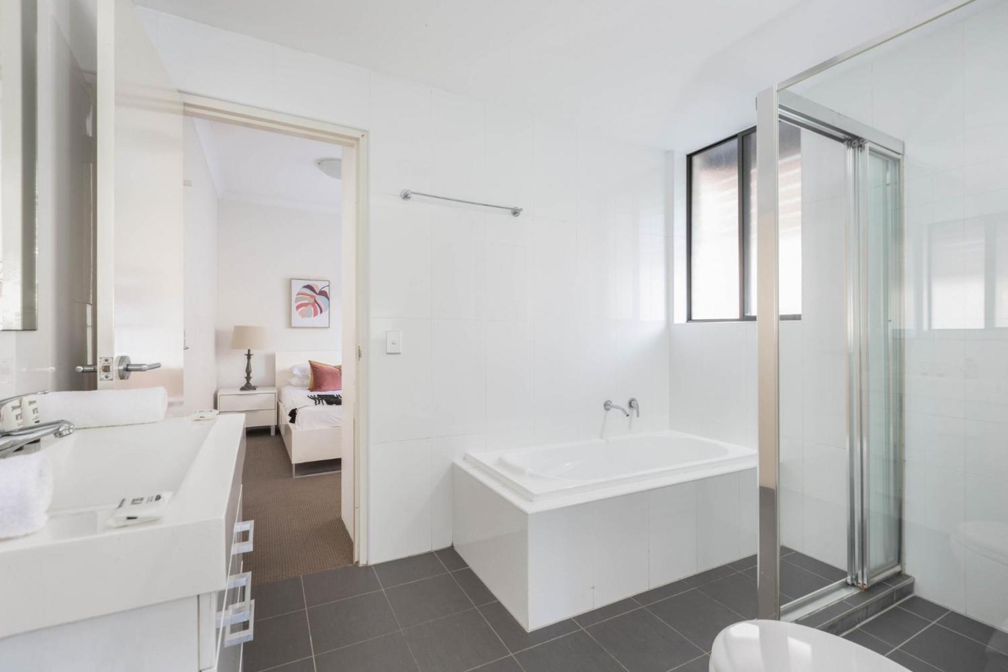 Apartment Spacious Two-bedroom Near Hospital Sydney